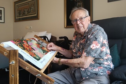 Syd working on his latest tapestry__.jpg Syd working on his latest tapestry__.jpg